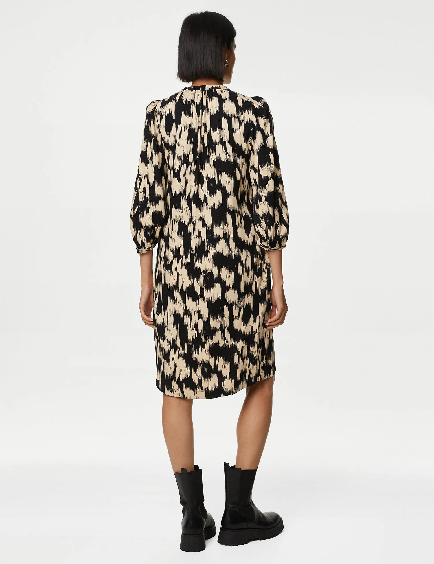 Printed V-Neck Knee Length Shift Dress