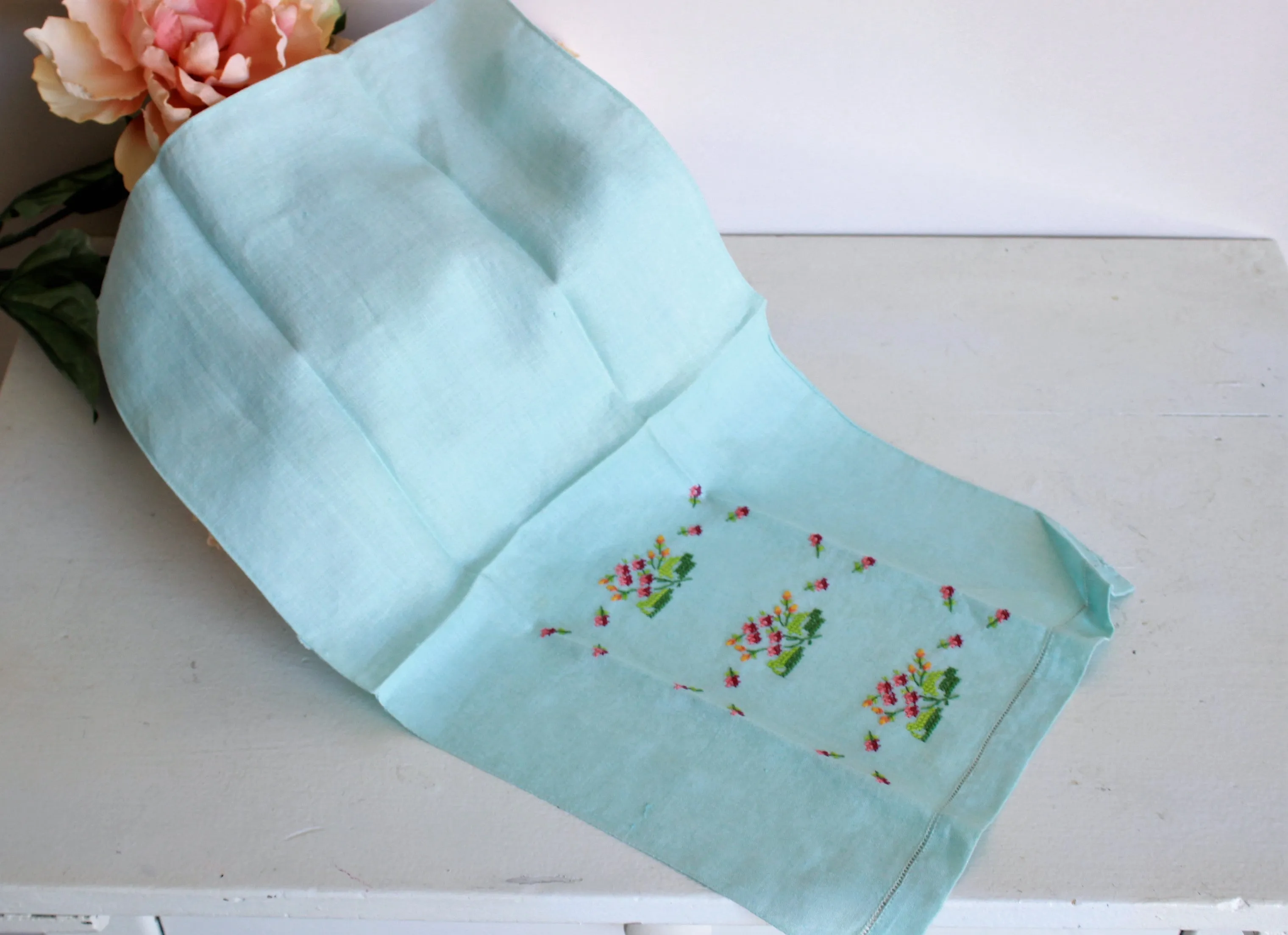 Vintage 1950s 1960s  Mint Green Cross Stitch Fingertip Towel