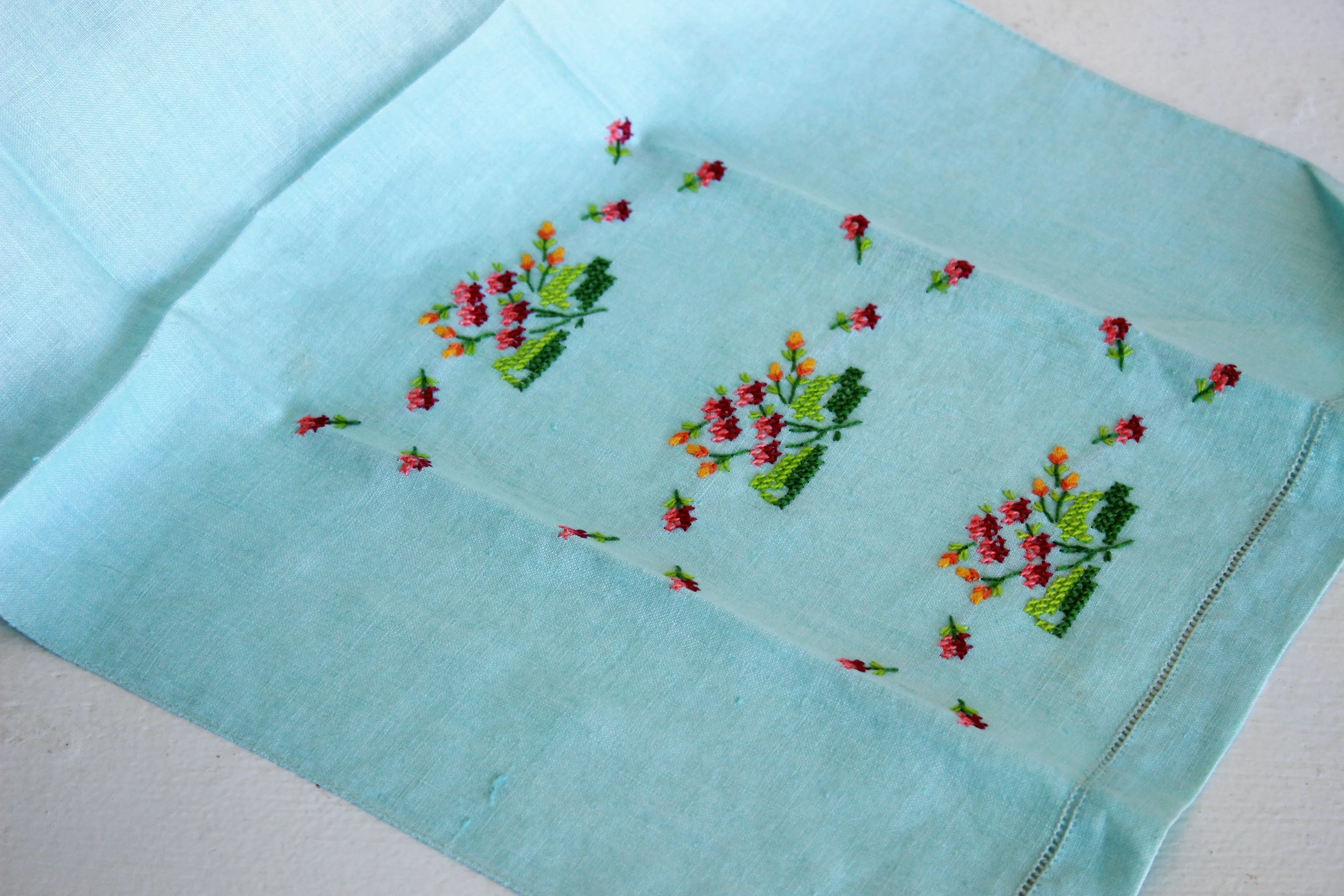 Vintage 1950s 1960s  Mint Green Cross Stitch Fingertip Towel